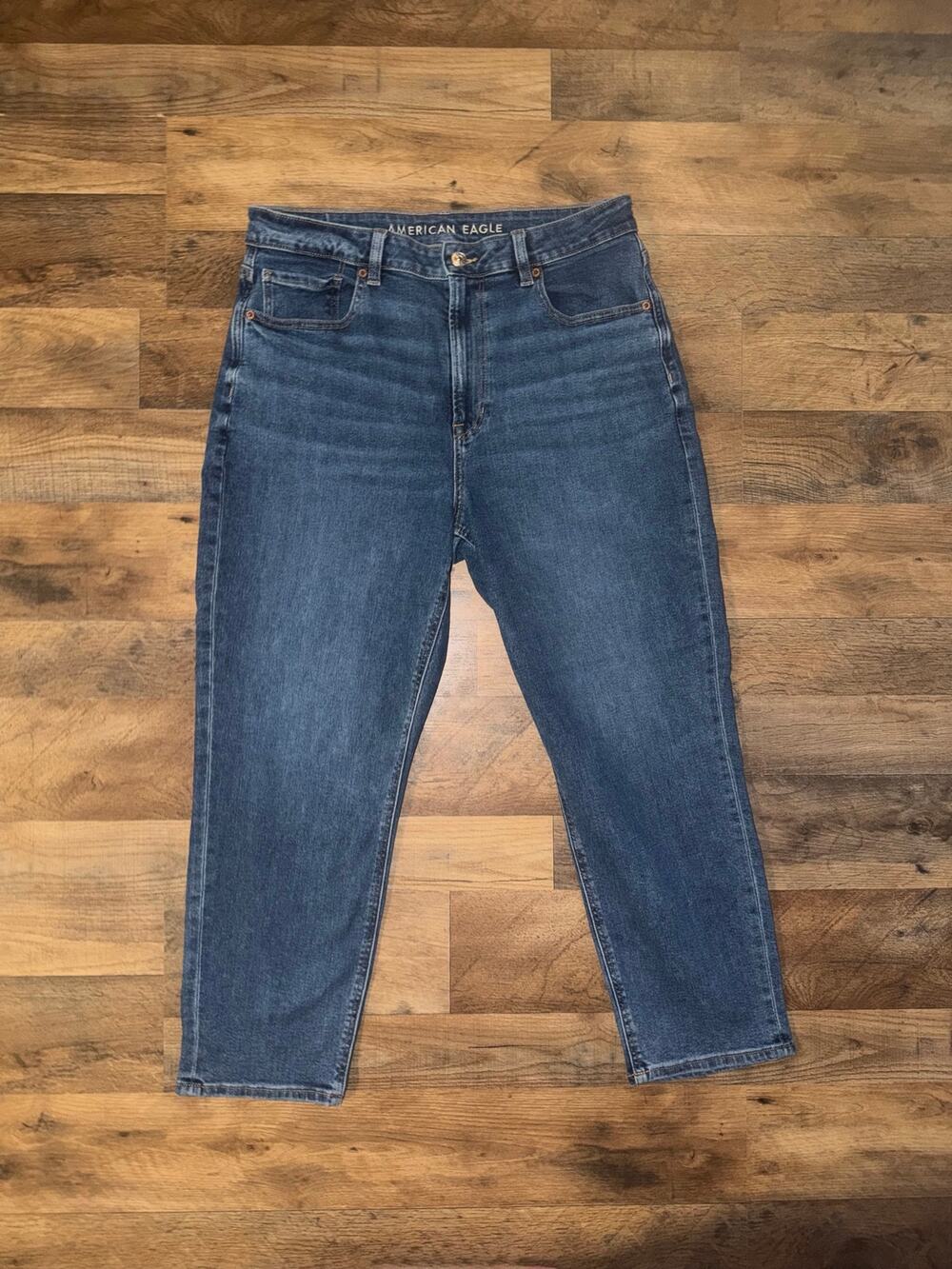 American Eagle womenโs stretch mom blue jeans
